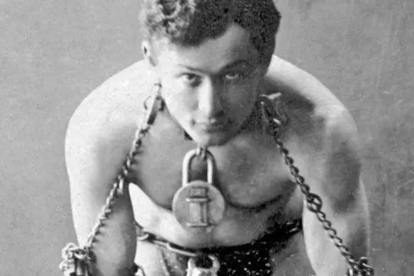 Harry Houdini: La Leyenda del Maestro del Escapismo
