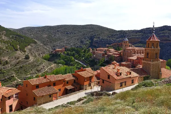 "Albarracín: Viaje Medieval en el Corazón de Aragón"